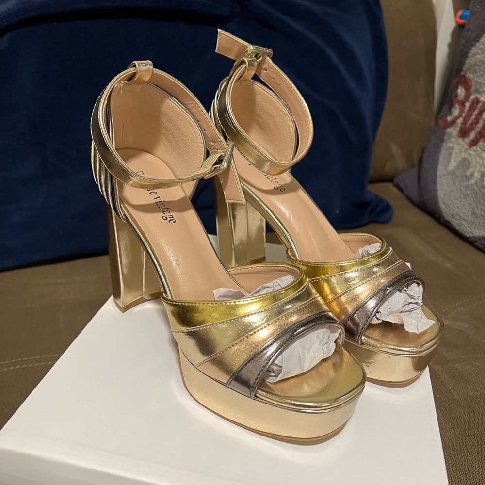 Unique Vintage Metallic Gold Peep Toe Platform Heels